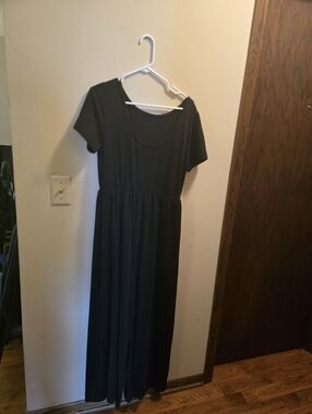 Black Short-Sleeve Jumpsuit - Classic Everyday Style